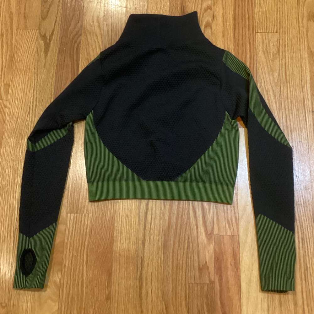 Stylish Black and Green Cropped Jacket and leggings - Picture 3 of 8